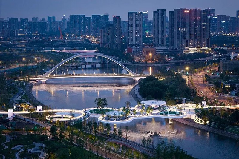 成都漂浮公園，一座橋，九種風(fēng)景